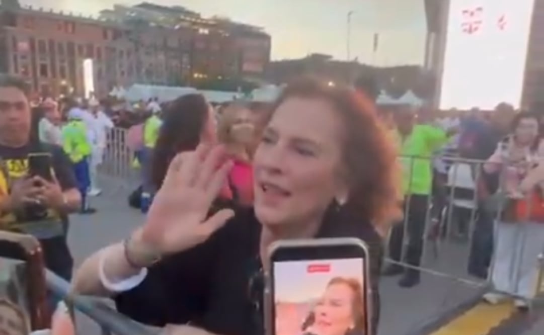 La escritora e investigadora mexicana Beatriz Gutiérrez Müller en el concierto de Andrea Bocelli en el Zócalo de la Ciudad de México. Foto: Captura de pantalla