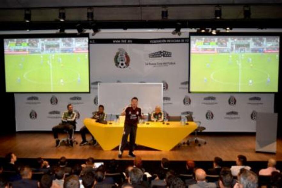 Juan Carlos Osorio dio cátedra en Toluca