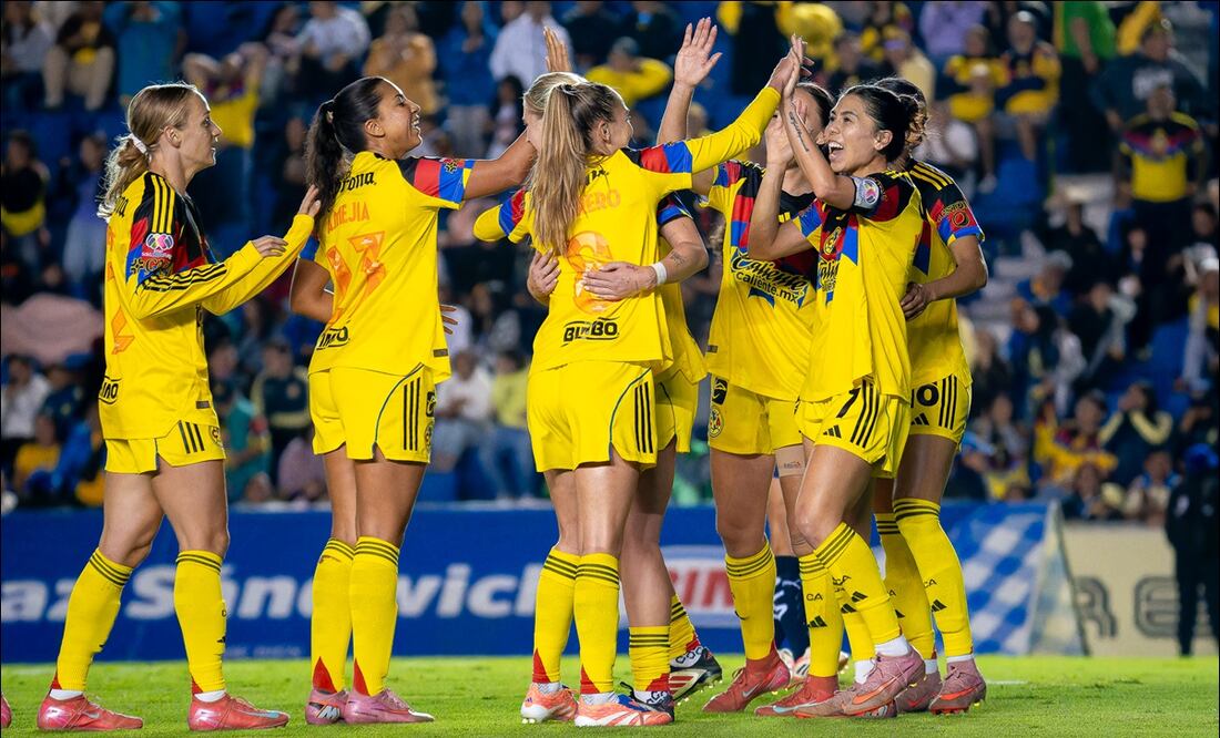 Jugadoras del América femenil celebran uno de los goles ante Rayadas. FOTO: Imago7