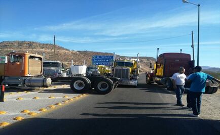 Transportistas realizan bloqueo carretero en BCS 