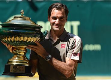 Federer acecha a Jimmy Connors; gana su título 102 de su carrera