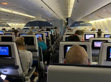 Retienen en Ámsterdam a pasajeros que venían de Sudáfrica ante nueva variante Omicron