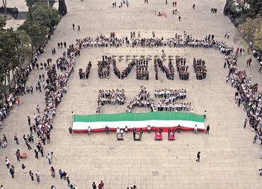 Se manifiestan jóvenes por México