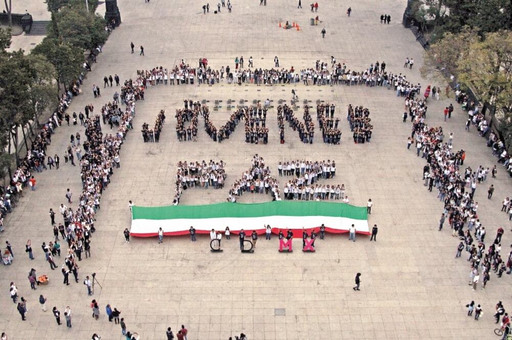 La organización Red Viral dijo que se formaron más de 200 palabras en apoyo a México, debido a la situación por la que atraviesa el país. (DIEGO PRADO. EL UNIVERSAL)