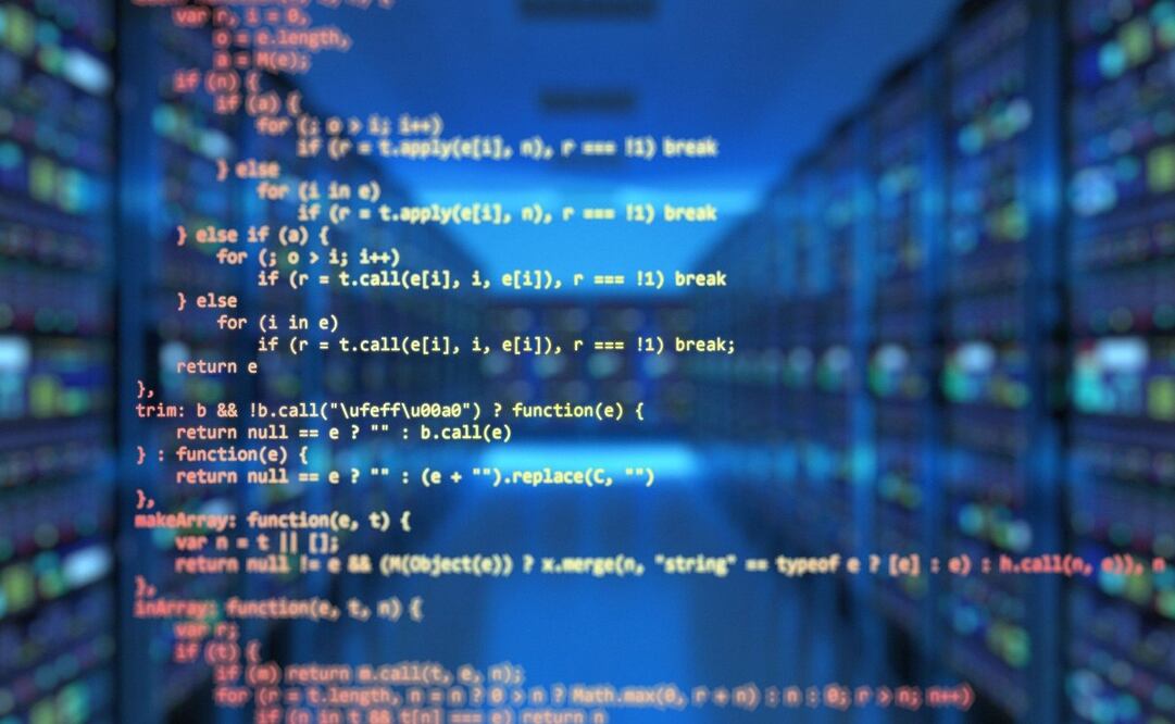 Las supercomputadoras tienen en su hardware cientos de procesadores, los cuales permiten procesar grandes cantidades de información