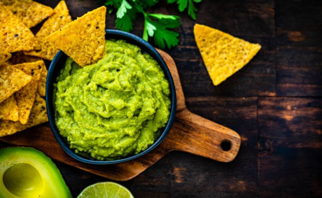 Entre los principales invitados al Super Bowl LIX del próximo domingo estará el aguacate mexicano, sin embargo, los estadounidenses prefieren comerlo hecho guacamole, más que en rebanadas. (06/02/25) Foto: iStock