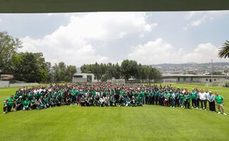 Mikel Arriola reconoce a los trabajadores de la FMF tras el Mundial 2026