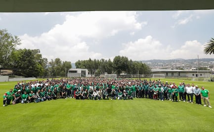 Mikel Arriola reconoce a los trabajadores de la FMF tras el Mundial 2026
