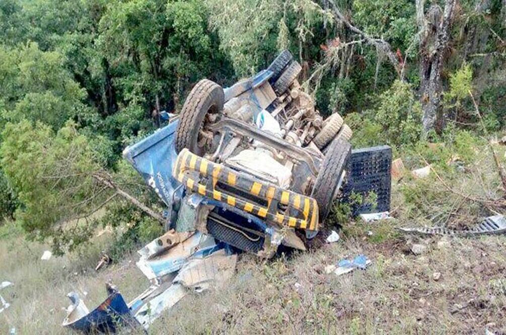 El vehículo se volcó tras perder el control (QUADRATÍN)