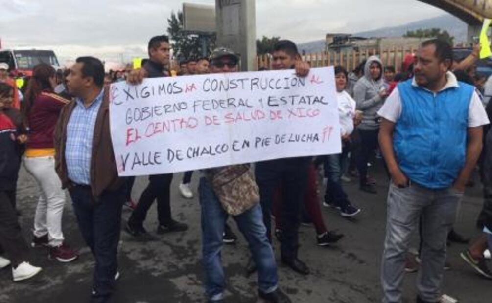 Edil de Valle de Chalco encabeza marcha en la México-Puebla