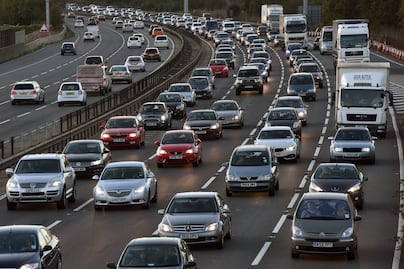 Unión Europea mete reversa y ya no prohibirá la venta de automóviles de combustión en 2035