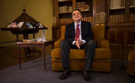 Sergio Ramírez deja carta de Rubén Darío en el Instituto Cervantes