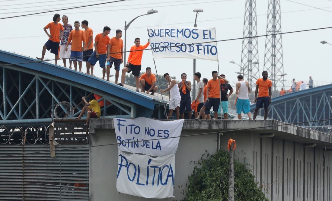 Los presos de la Penitenciaría del Litoral y de la Cárcel Regional de Guayaquil haciendo una protesta para reclamar el retorno de Aldolfo Macías "Fito", en agosto pasado. Foto: EFE