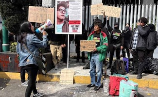 Caso Axe Ceremonia: Familia de Miguel Ángel Rojas coloca contador frente a Juzgado; llevará recuento de días que el proceso lleva detenido