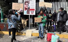 Caso Axe Ceremonia: Familia de Miguel Ángel Rojas coloca contador frente a Juzgado; llevará recuento de días que el proceso lleva detenido