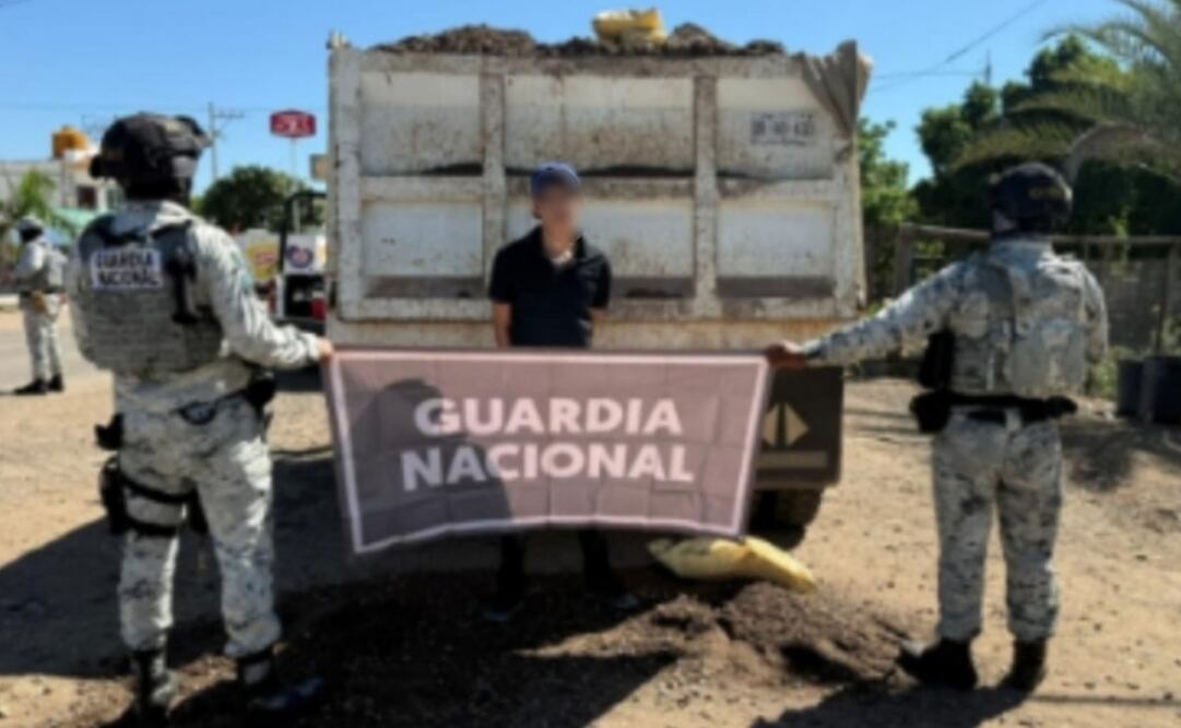 Detienen a tres personas en Sinaloa con armas, vehículos y precursores para drogas (19/10/2025). Foto: Especial