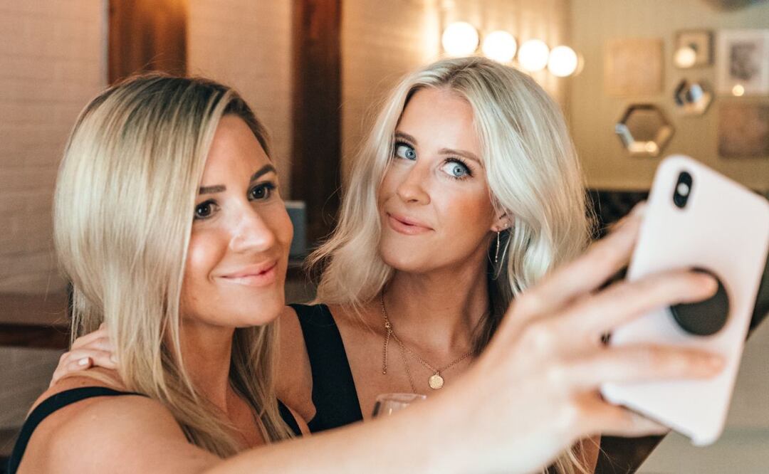 Joven se vuelve viral por quemar el cabello de su amiga en TikTok (Fuente unsplash)