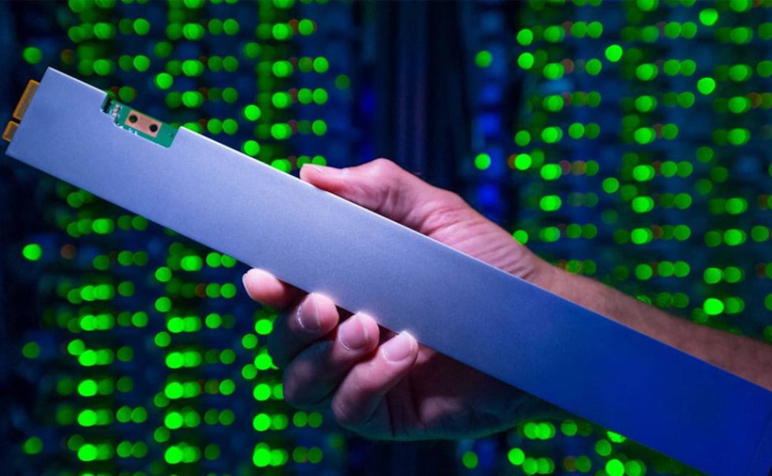 La firma indicó que es posible ensamblar 32 memorias DC P4500 en fila, para almacenar un petabyte en un solo servidor