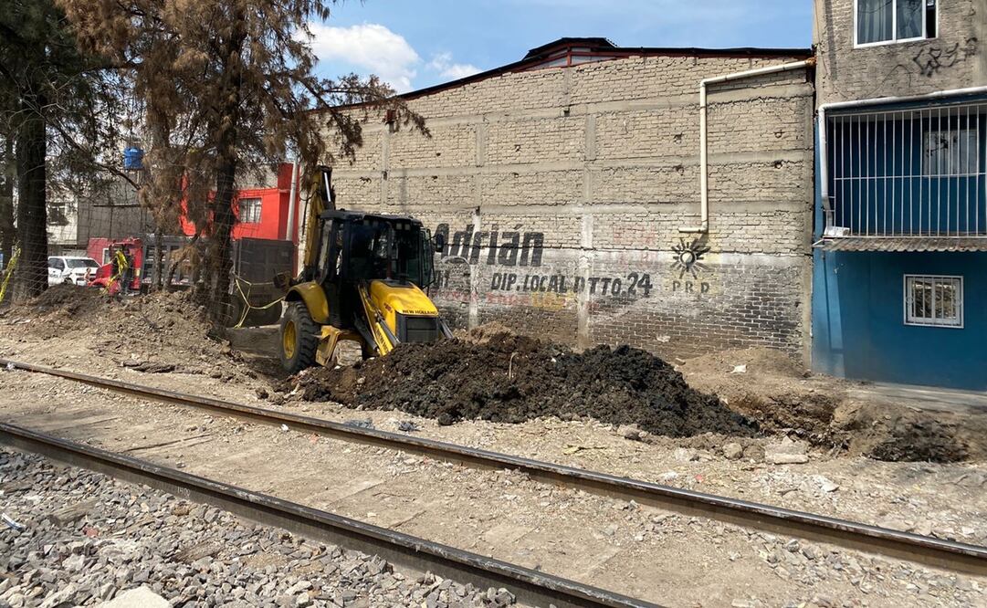 Vecinos de Neza reportan un fuerte olor a combustible como en la GAM, así como agua contaminada. Foto: Emilio Fernández / EL UNIVERSAL