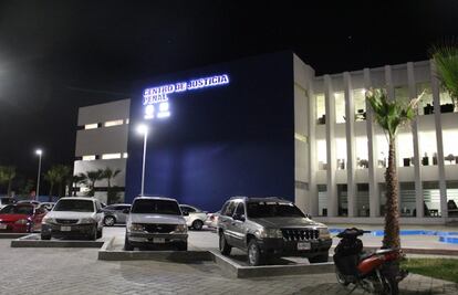 Detienen a funcionario de la Procuraduría General de Justicia de BCS