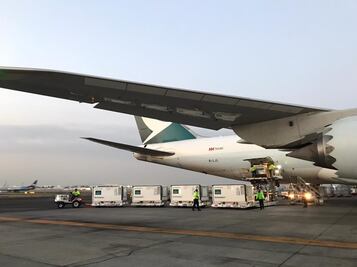 Llega embarque de un millón de vacunas Sinovac a CDMX