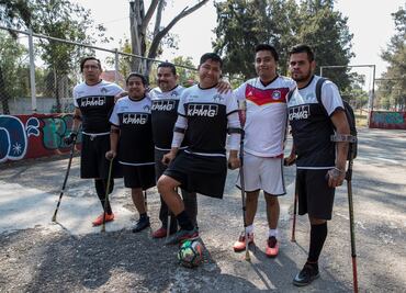 Futbolistas de un solo pie buscan cancha tras el sismo