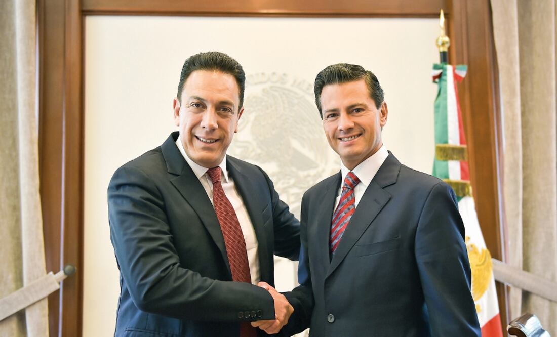 El gobernador electo de Hidalgo y el presidente Enrique Peña Nieto, durante su encuentro en la Residencia Oficial de Los Pinos (PRESIDENCIA)