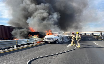 VIDEO: Reportan choque múltiple e incendio en la carretera Querétaro-San Luis Potosí; cuerpos de emergencia laboran en el lugar