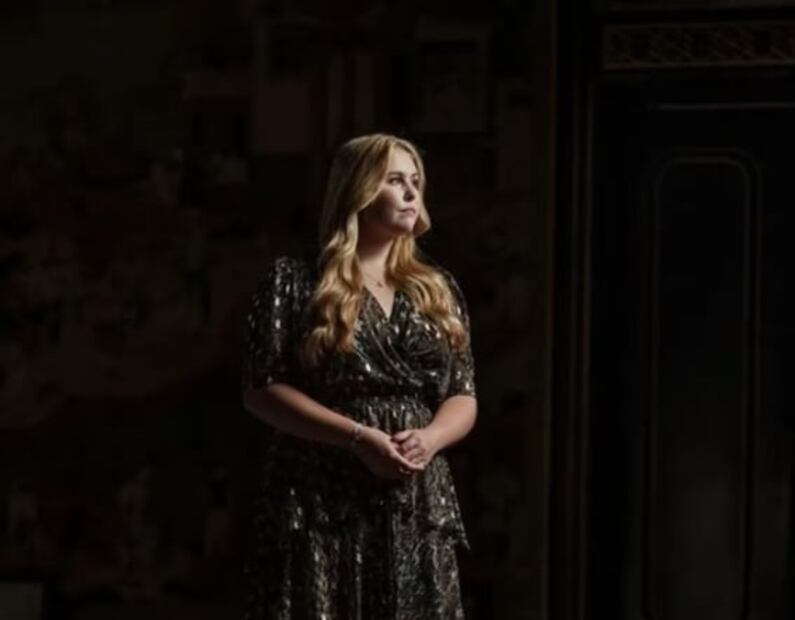 Amalia de Holanda, hija de la reina Máxima, admite que aún la pasa “muy mal” por amenazas que recibió