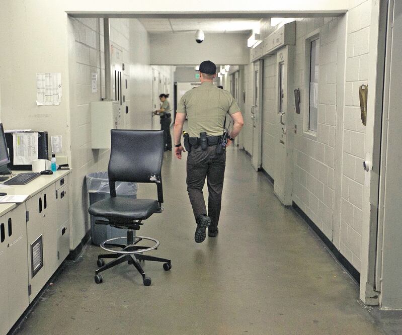 Según Amnistía Internacional, 56 países mantienen la pena de muerte para delitos comunes, pero en otros, como EU, se establece contra el multihomicidio, por ejemplo. ESPECIAL 