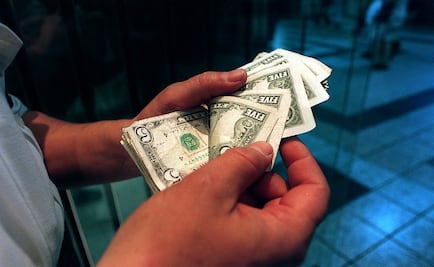 Promedia dólar en 19.54 pesos en el aeropuerto de la CDMX