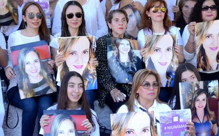 Hijos de Abril, en riesgo de perder becas para estudiar en el extranjero