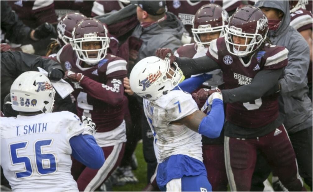 El Armed Forces Bowl finaliza con una brutal pelea campal