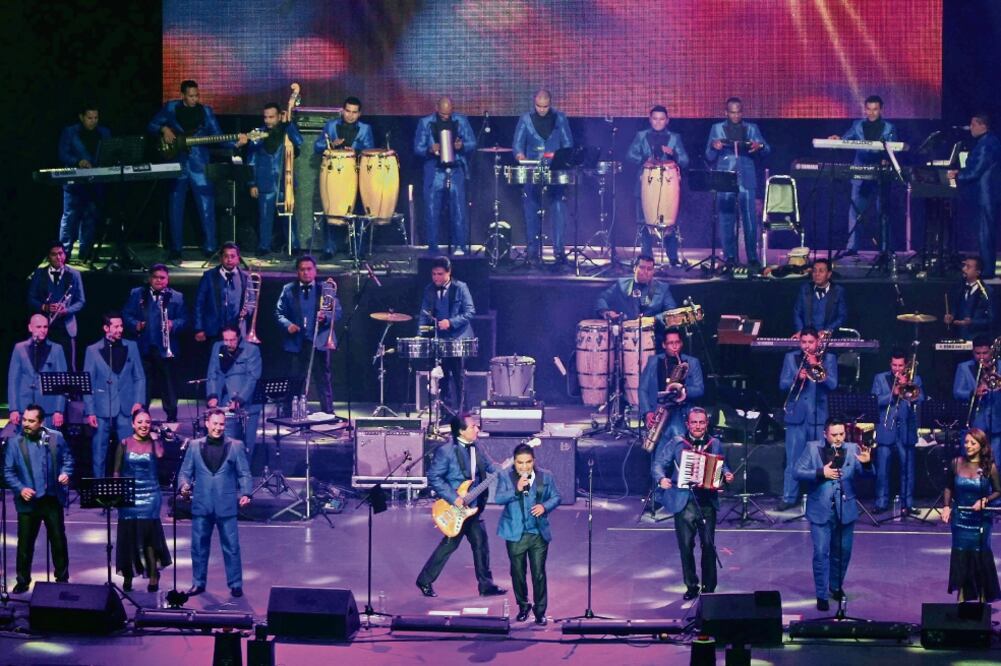 Con temas como “El listón de tu pelo”, “17 años”, “Entrega de amor” y “Mi niña mujer” pusieron a bailar a los capitalinos. (ARCHIVO EL UNIVERSAL)