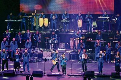 Los Ángeles Azules inician año con cumbia