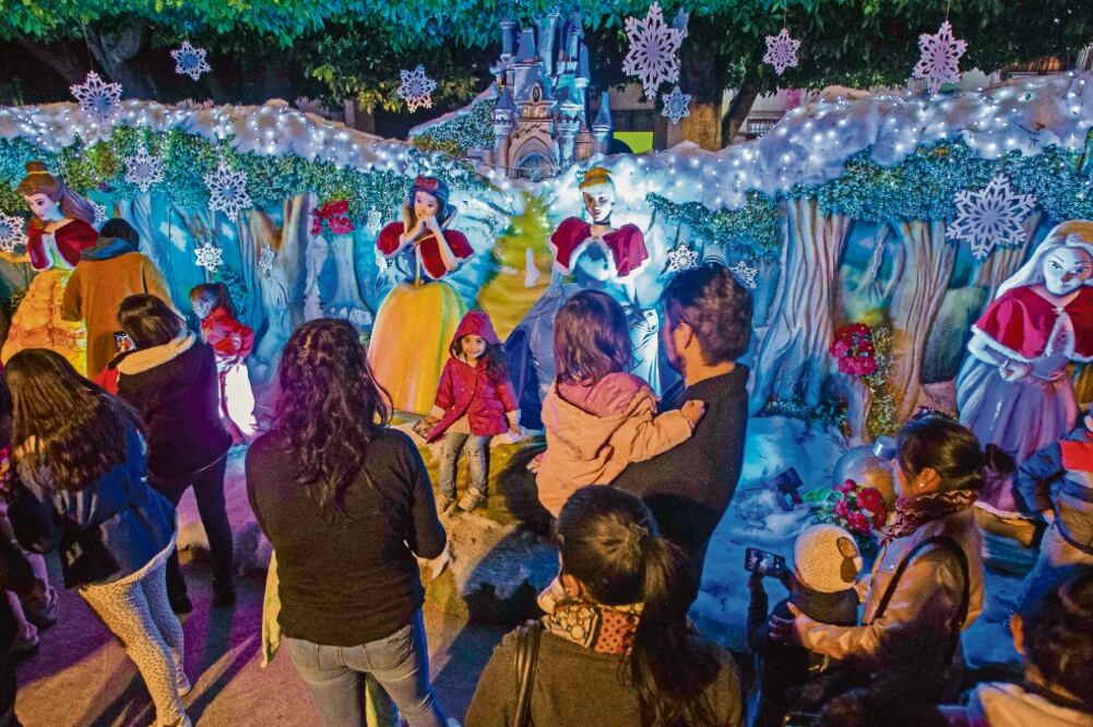 Quienes presten sus servicios en días festivos recibirán como recompensa un pago extra, informó la STPS. Foto: ARCHIVO EL UNIVERSAL