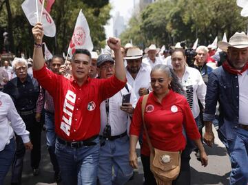 Militantes priistas se manifiestan en apoyo a "Alito" Moreno tras trifulca con Noroña; marcharán hacia el Senado