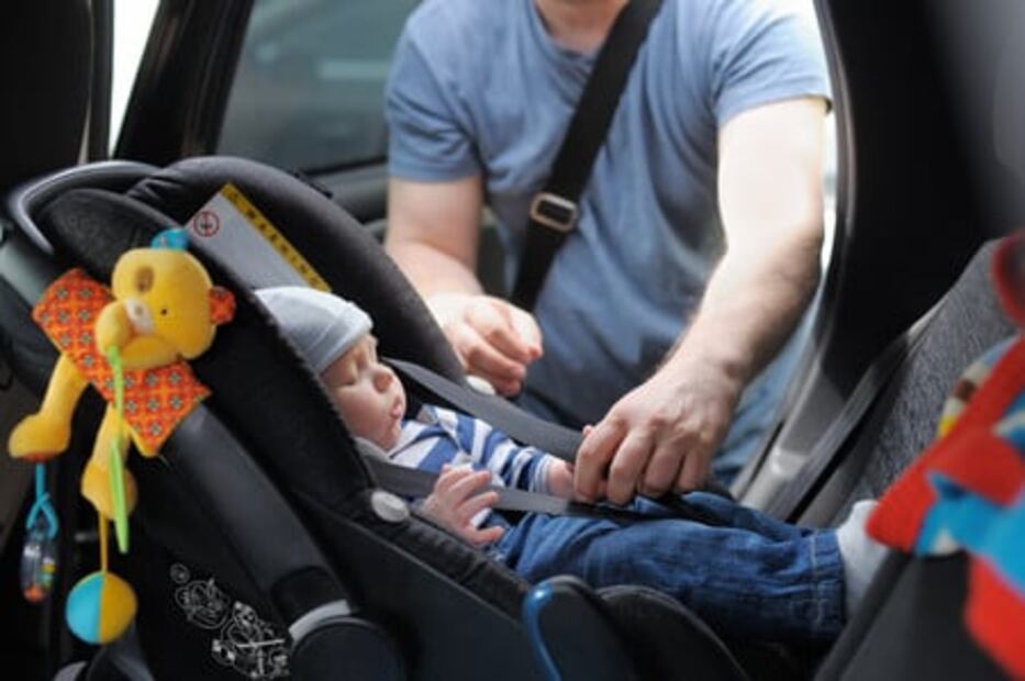 Cómo escoger una silla de seguridad de auto para niños