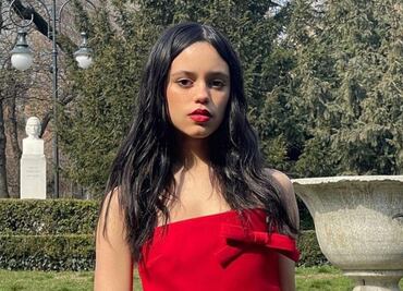 Jenna Ortega, la nueva Merlina, luce vestido Valentino de encaje
