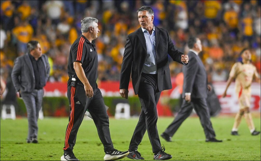 Robert Dante Siboldi, durante un juego de Tigres en el Clausura 2024. FOTO: Imago7
