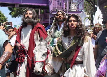 Fe y tradición se unen en Iztapalapa; miles participan en el Domingo de Ramos