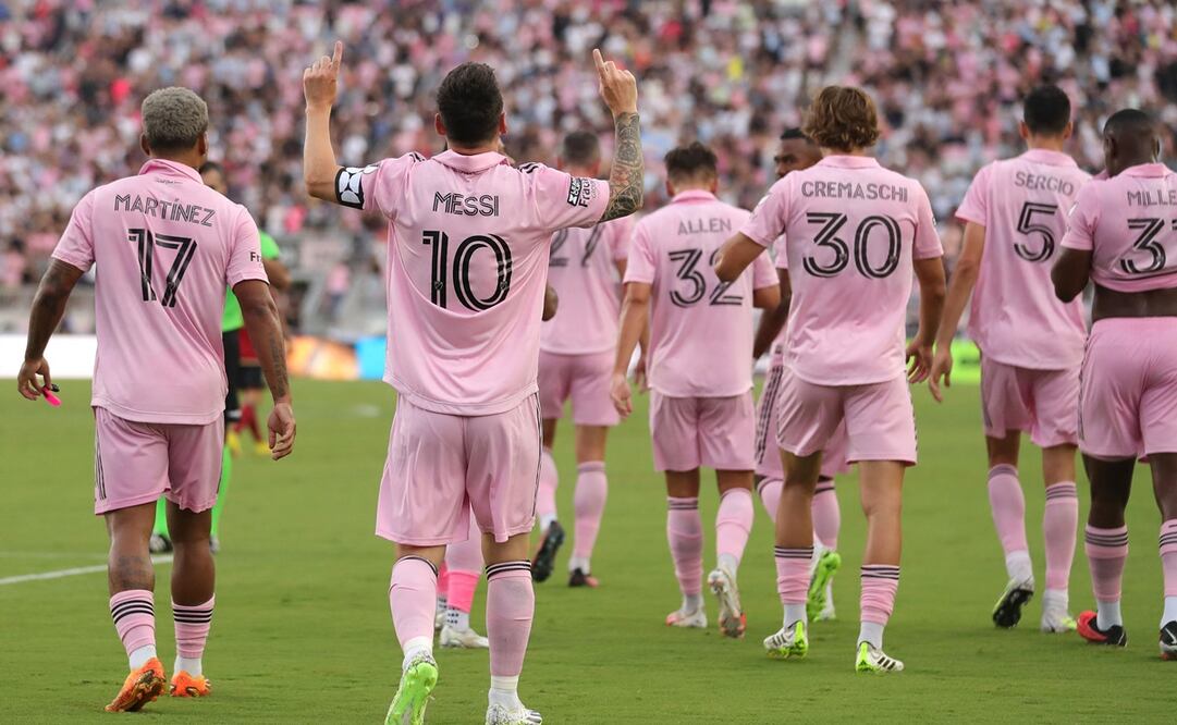 Lionel Messi festeja con sus compañeros del Inter Miami / Foto: AFP
