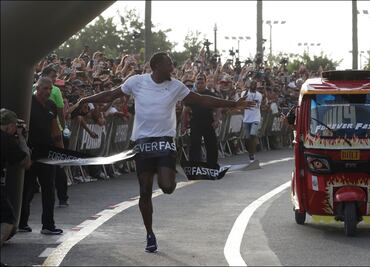 Usain Bolt es mucho más rápido que un mototaxi