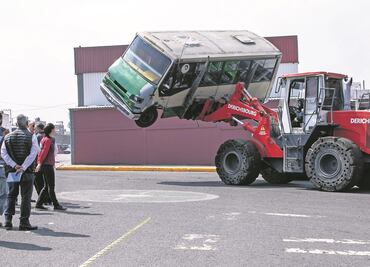 Chatarrizan micros de Ruta 14