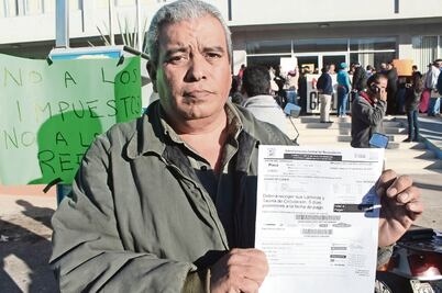 Historias del gasolinazo. “Trabajo como burro para pagar impuestos”, dice despachador