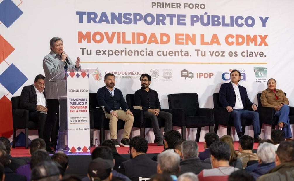 Secretario de Movilidad se reune con transportistas con miras a incluirlos en el diseño del Plan General de Desarrollo Urbano. 
Foto: Hugo salvador