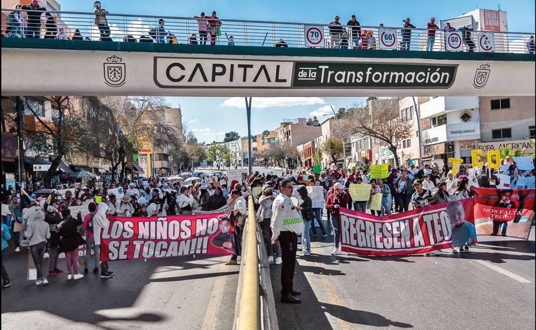 Pobladores de Chaparrosa y del municipio de Villa de Cos colapsaron por más de seis horas las vialidades y accesos a la capital de Zacatecas, para exigir al gobernador y a la fiscalía la localización con vida de Tadeo. Foto: Diana Valdez/ EL UNIVERSAL