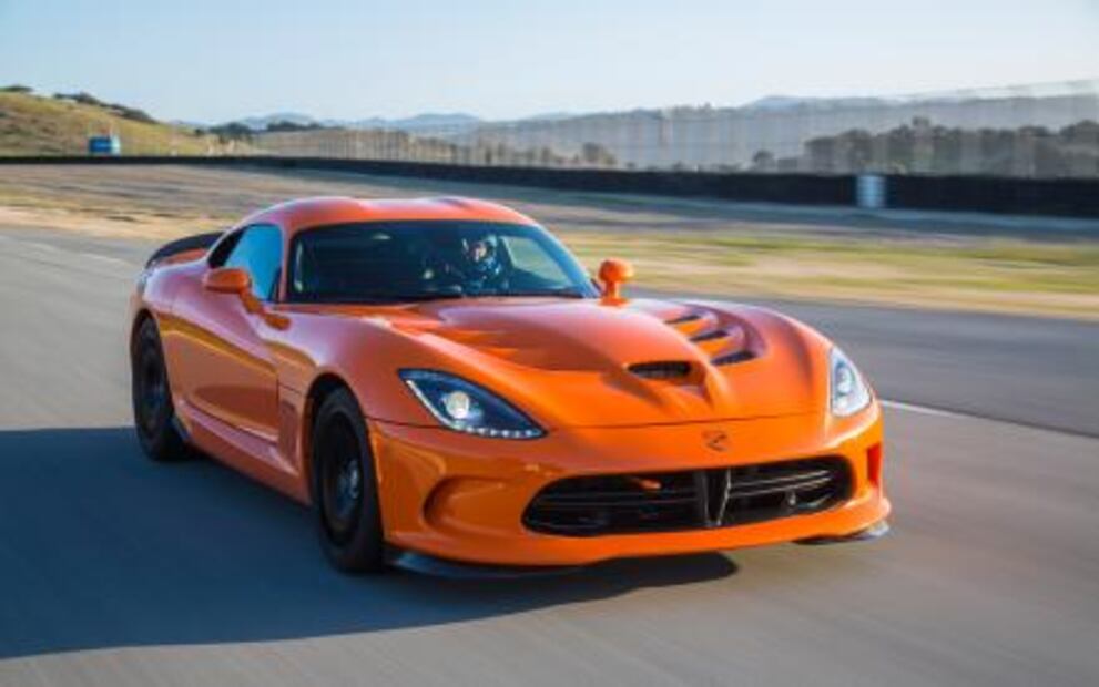 Una vuelta al pasado: Dodge Viper