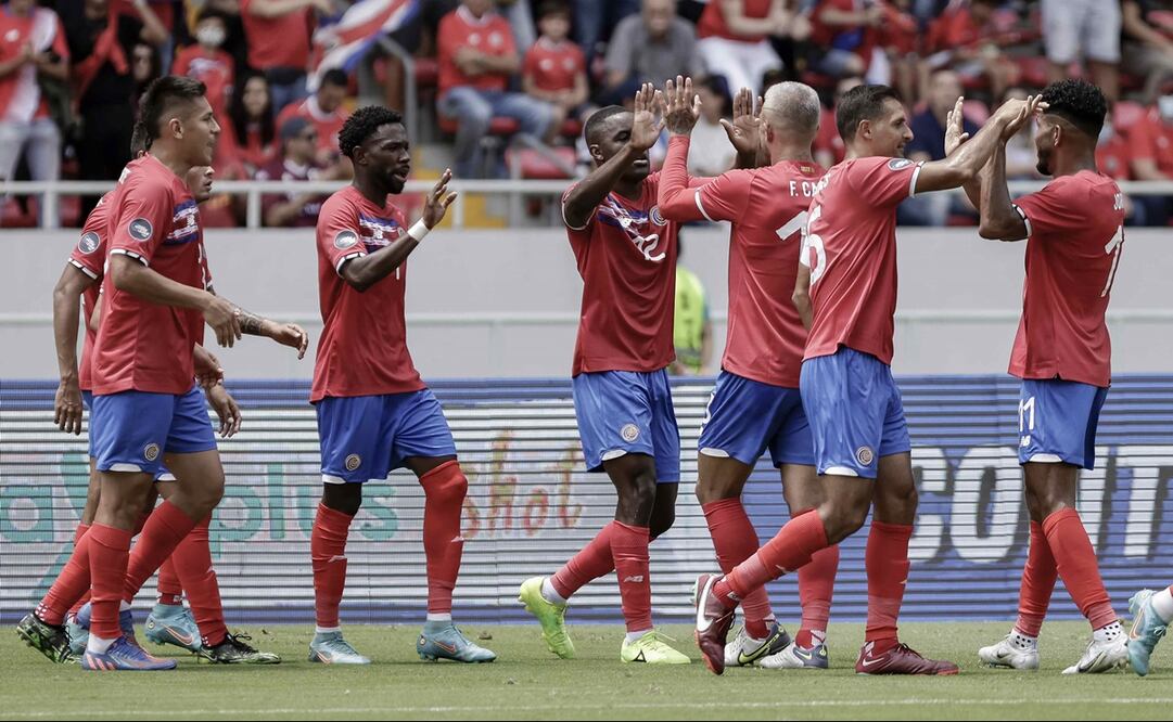 Jugadores de Costa Rica celebran un gol ante Martinica - FOTO: EFE