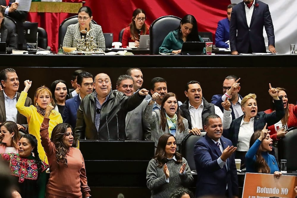 Las bancadas de oposición en la Cámara Baja aseguraron que no están defendiendo privilegios, lujos, miles de asesores o viáticos infinitos, sino fideicomisos que fueron compuestos por recursos de los trabajadores. Foto: Berenice Fregoso / EL UNIVERSAL